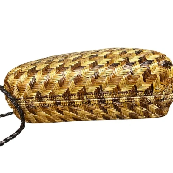 Vintage Woven Straw Crossbody Bag Leather Strap & Turnlock Closure - Picture 5 of 7